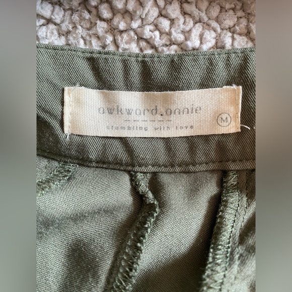 Sage green overalls jumpsuit fairycore embroidered ๐ง๐ปโโ๏ธ๐ฑ - Picture 6 of 8